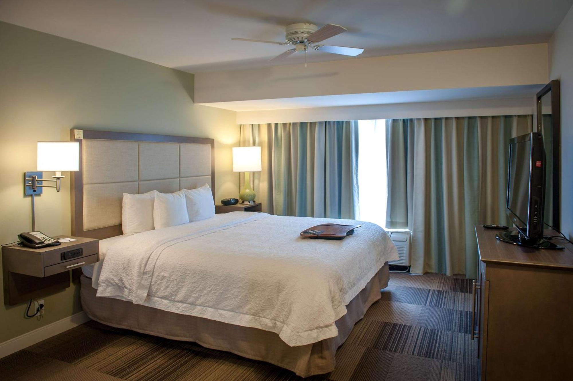Hampton Inn & Suites New Orleans/Elmwood Harahan Exterior photo